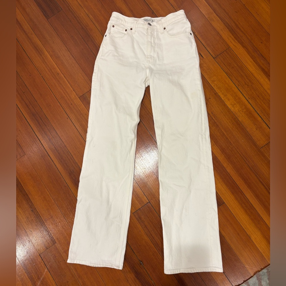 Abercrombie high-rise white jeans - 90s relaxed straight-leg style
